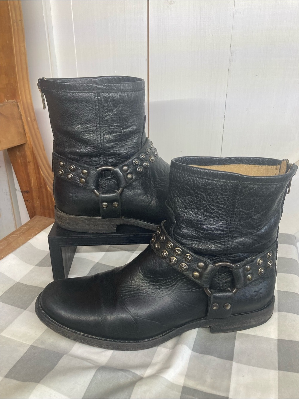 Beautiful FRYE Mexico Leather Harness & Stud Riding Boots Size 8 Black.